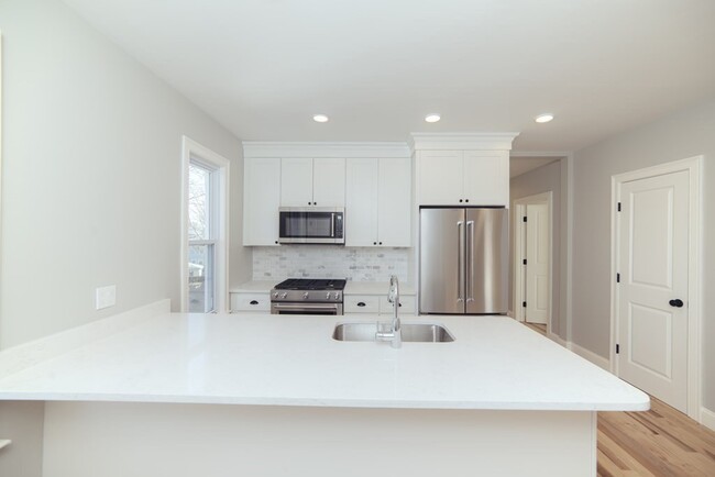Building Photo - 10 Duffley Ct