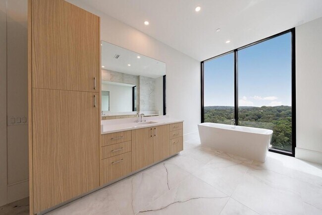 Building Photo - 2425 Peachtree Rd