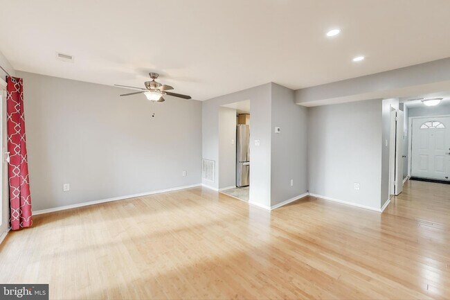 Building Photo - 5769 Yellowrose Ct