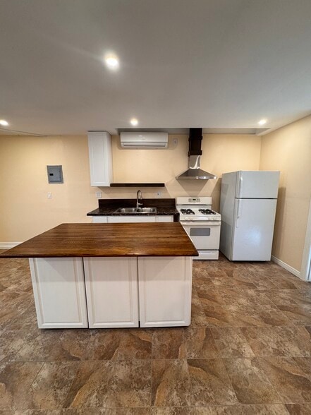 Building Photo - 1116 Delwood Ave