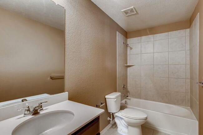 Building Photo - Charming 4-Bedroom Home in Devonshire with Spacious Living Areas and Gorgeous Backyard Oasis.
