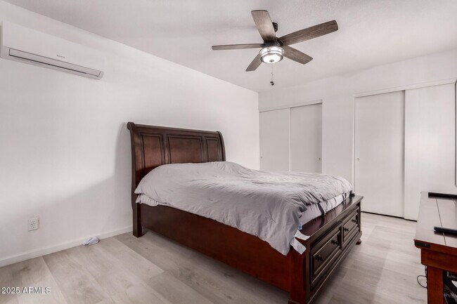 Building Photo - 6038 W Gelding Dr