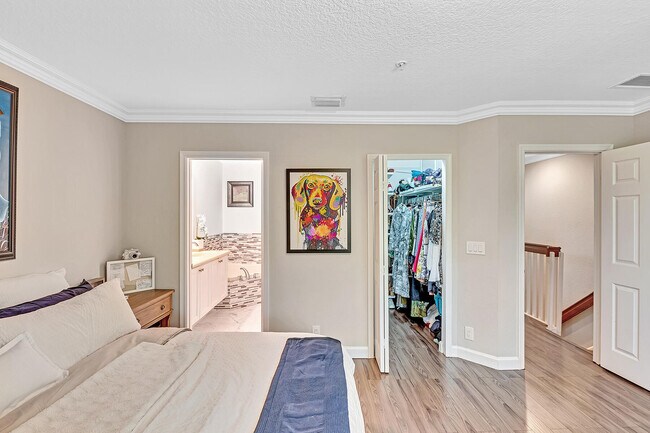 Building Photo - 323 Bayfront Dr