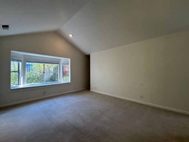Building Photo - 2 Bed, 2.5 Bath Walnut Creek Home – Peacef...