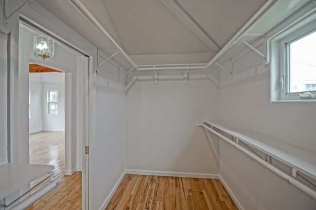 Building Photo - REMODELED, BRIGHT & SPACIOUS, 2-STORY HOME...