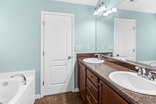 Building Photo - 3 Bed/2Bath in the Reserve At Wydham Gate S/D