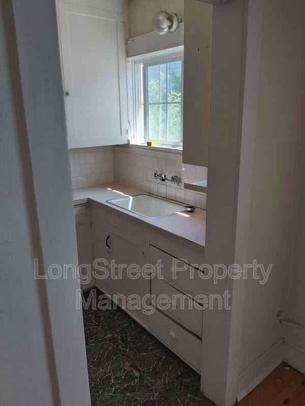 Building Photo - 205 NW Kings Blvd