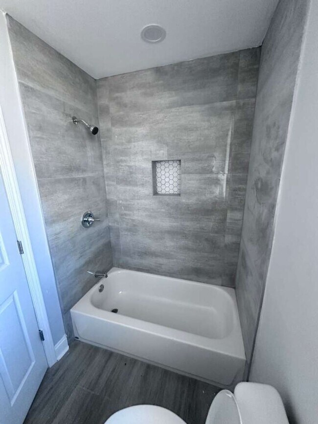 Building Photo - ***TWO WEEKS FREE*** Charming 2BR Home for Rent in Jacksonville – Prime Investment Opportunity!