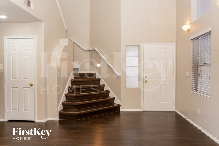 Building Photo - 9947 Pioneer Ave