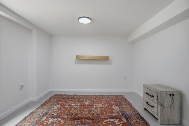 Building Photo - 6555 Brownlee Dr