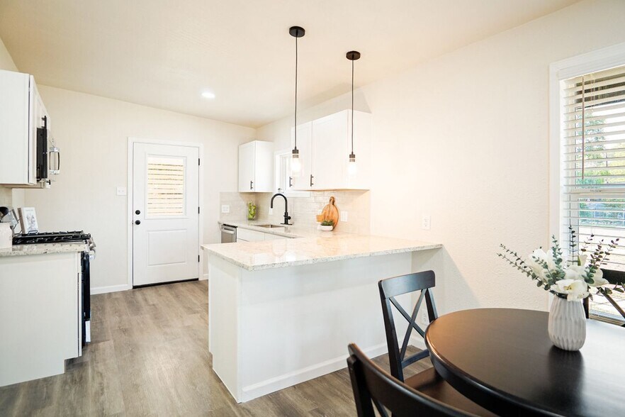 Building Photo - 462 Springwood Ln