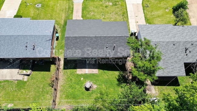 Building Photo - 10315 Monarch Dr
