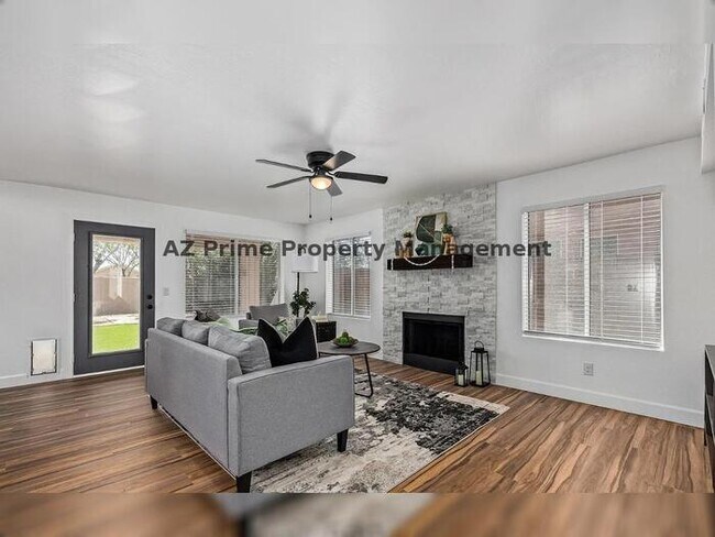 Building Photo - 4233 E Raven Rd