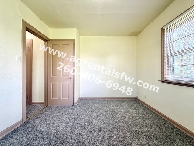 Building Photo - 3 Bedroom House