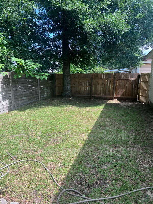 Building Photo - 989 Claeven Cir