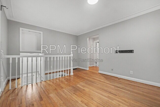 Building Photo - 1231 Stoneybrook Dr SE