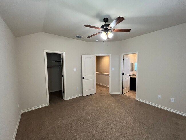 Building Photo - 7011 Micayla Cv