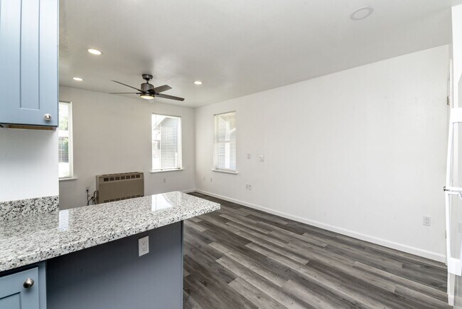 Building Photo - 704 5th Ave SE