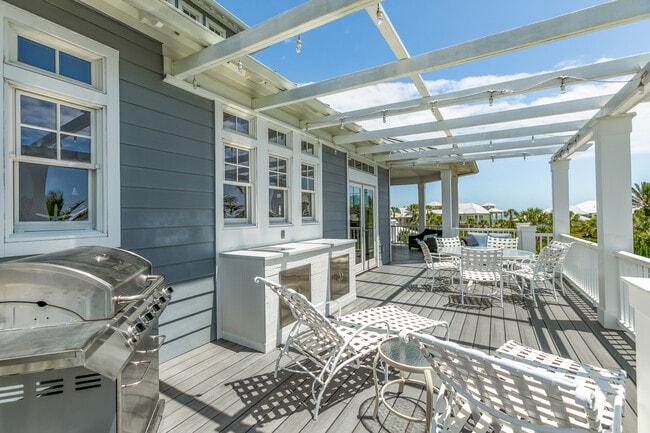 Building Photo - 681 Ocean Palm Way