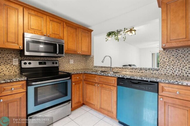 Building Photo - 6575 W Oakland Park Blvd