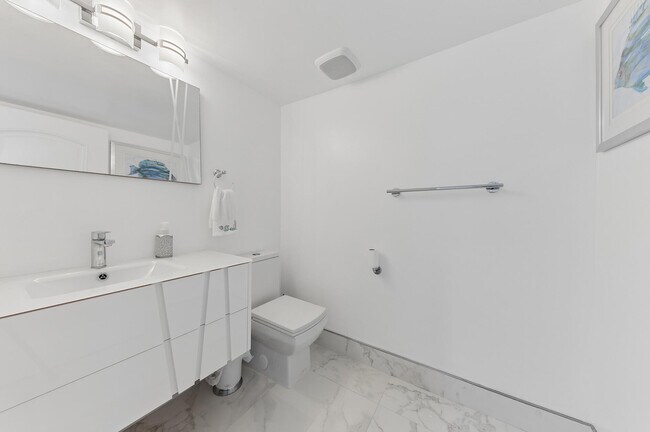 Building Photo - 3546 S Ocean Blvd