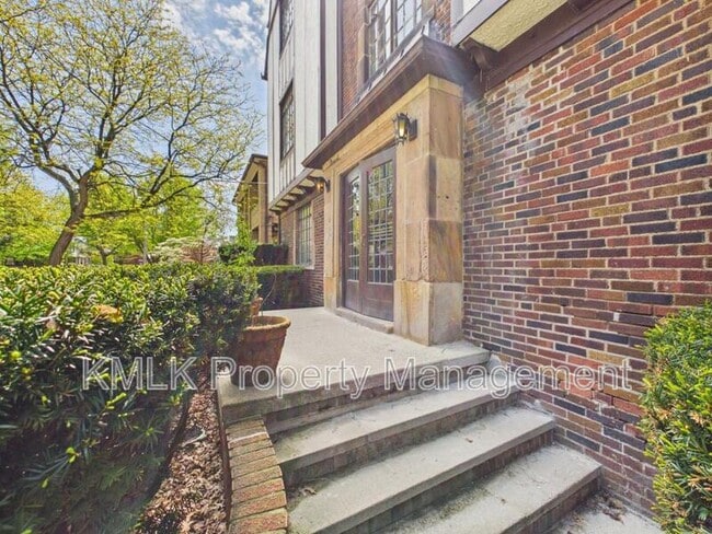 Building Photo - 1352 Kenilworth Ave