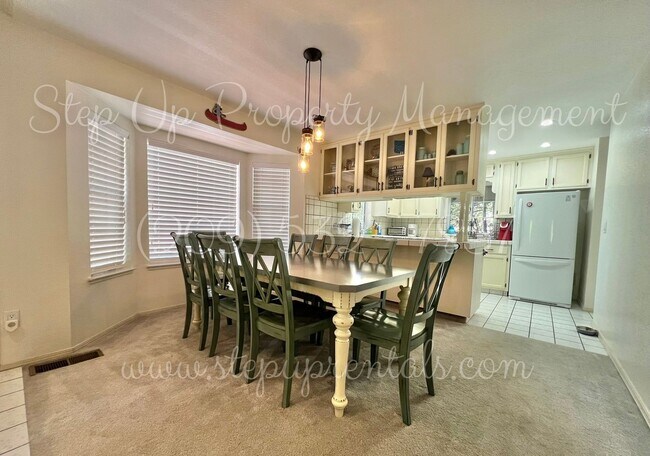 Building Photo - Charming 3-Bedroom Retreat in Gated Grovel...