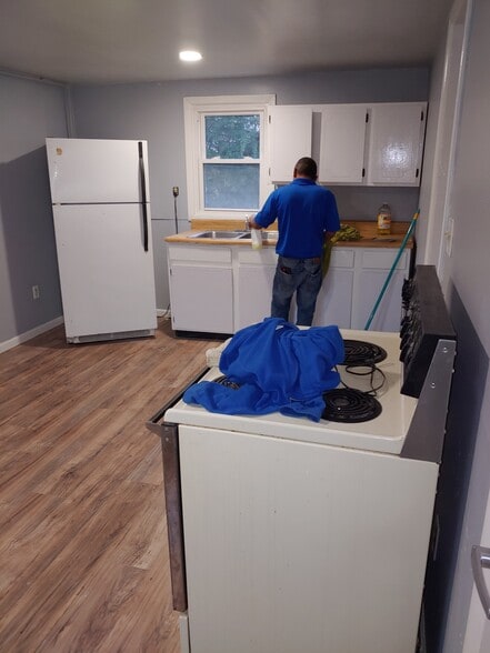 Kitchen/Dining Room - 102 E Hamilton St