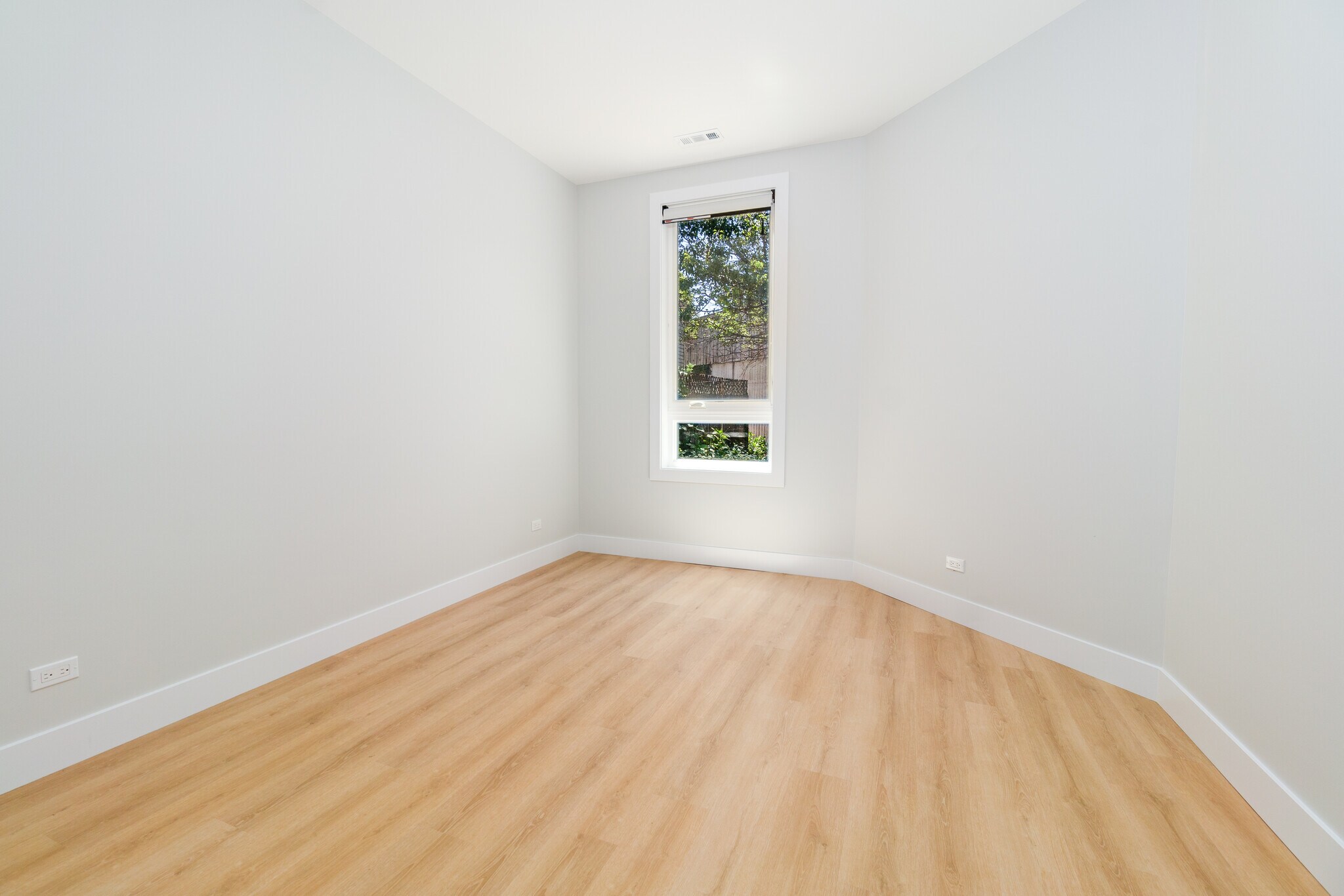 Building Photo - 3947 W Dakin St