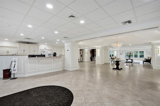 Building Photo - 3200 Port Royale Dr N