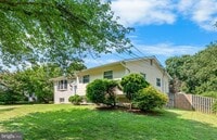 Building Photo - 10422 Floral Dr