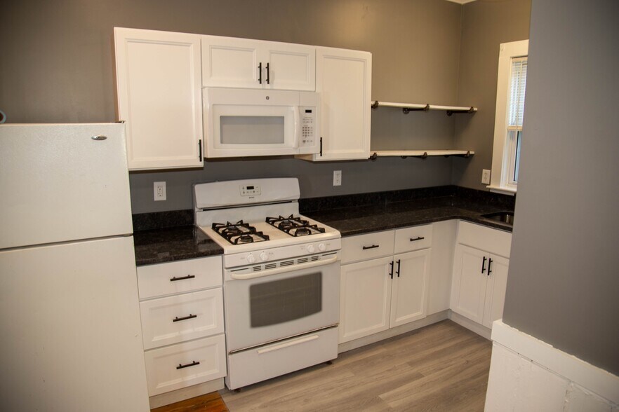 Building Photo - 95 Bradford Ave