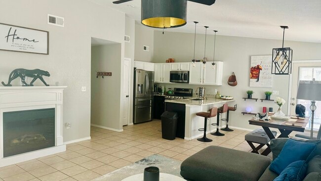 Building Photo - 10548 Canyon Sage Dr