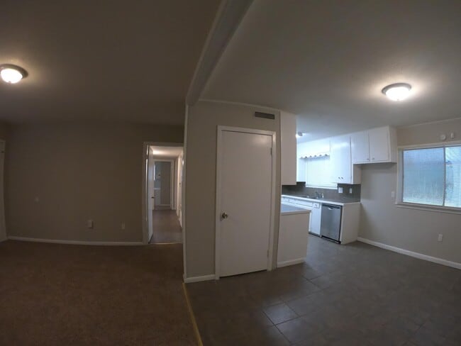 Building Photo - 3256 Suncrest Dr