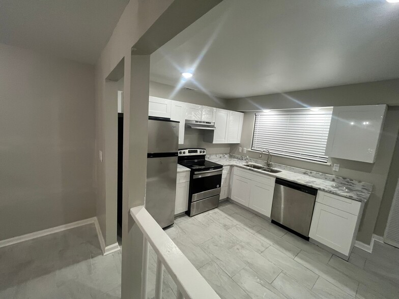 Building Photo - 3575 Oakvale Rd