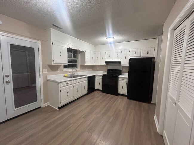 Building Photo - 3624-3626shi