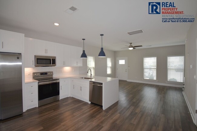 Building Photo - 555 Gresham Ln