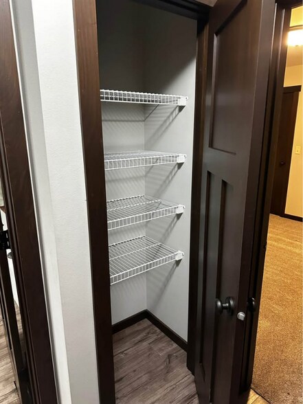 Building Photo - 1042 E Madison St