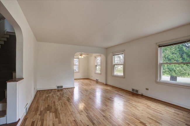 Building Photo - 221 22nd Ave E
