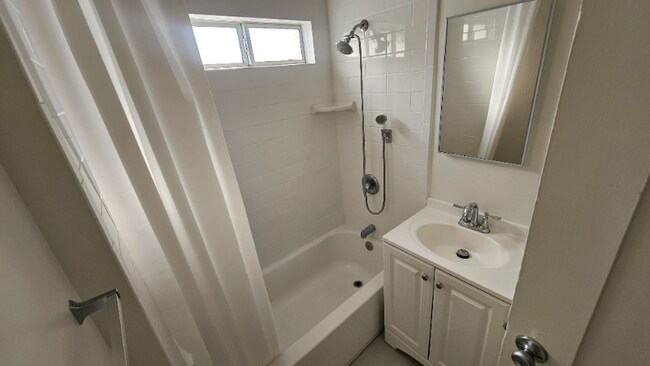 Building Photo - 228 S Tower Dr