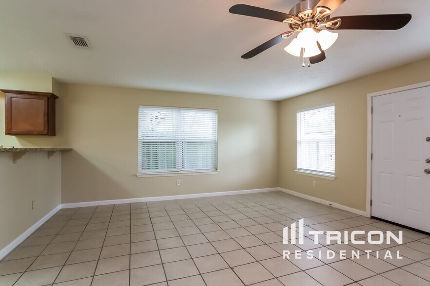Building Photo - 10111 Enchanted Stone Dr
