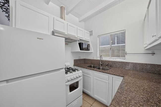 Building Photo - 1815 W Balboa Blvd