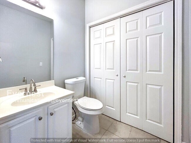 Building Photo - 3 Bed/2.5 Bath Home with Laundry Hookups / Pet-Friendly