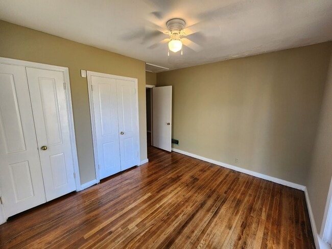 Building Photo - Three Bedroom Home!