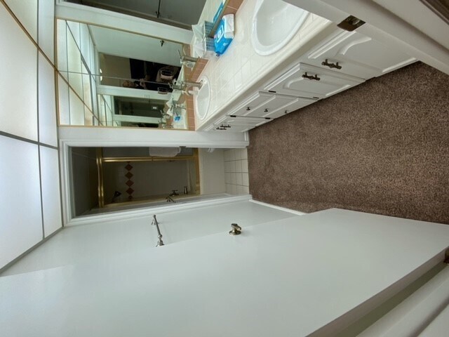 Building Photo - 545 S Valley View Dr