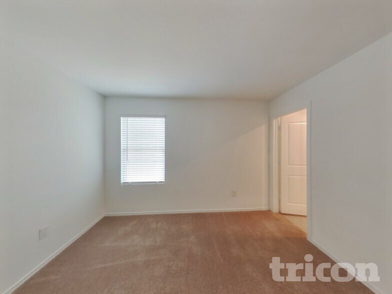 Building Photo - 5715 Vista Point