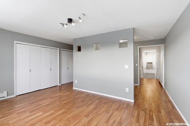 Building Photo - Downtown Living