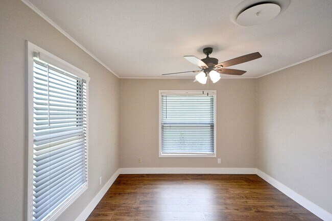 Building Photo - 671 W Merriweather St