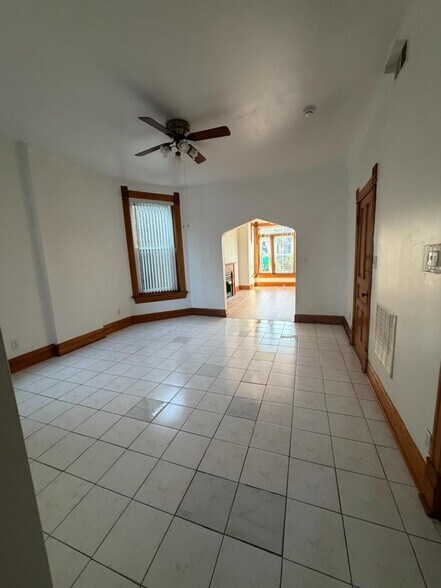 Building Photo - 2734 W Haddon Ave