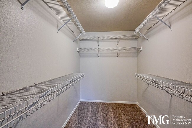 Building Photo - Beautifully Remodeled 3BR Home with Fenced Backyard